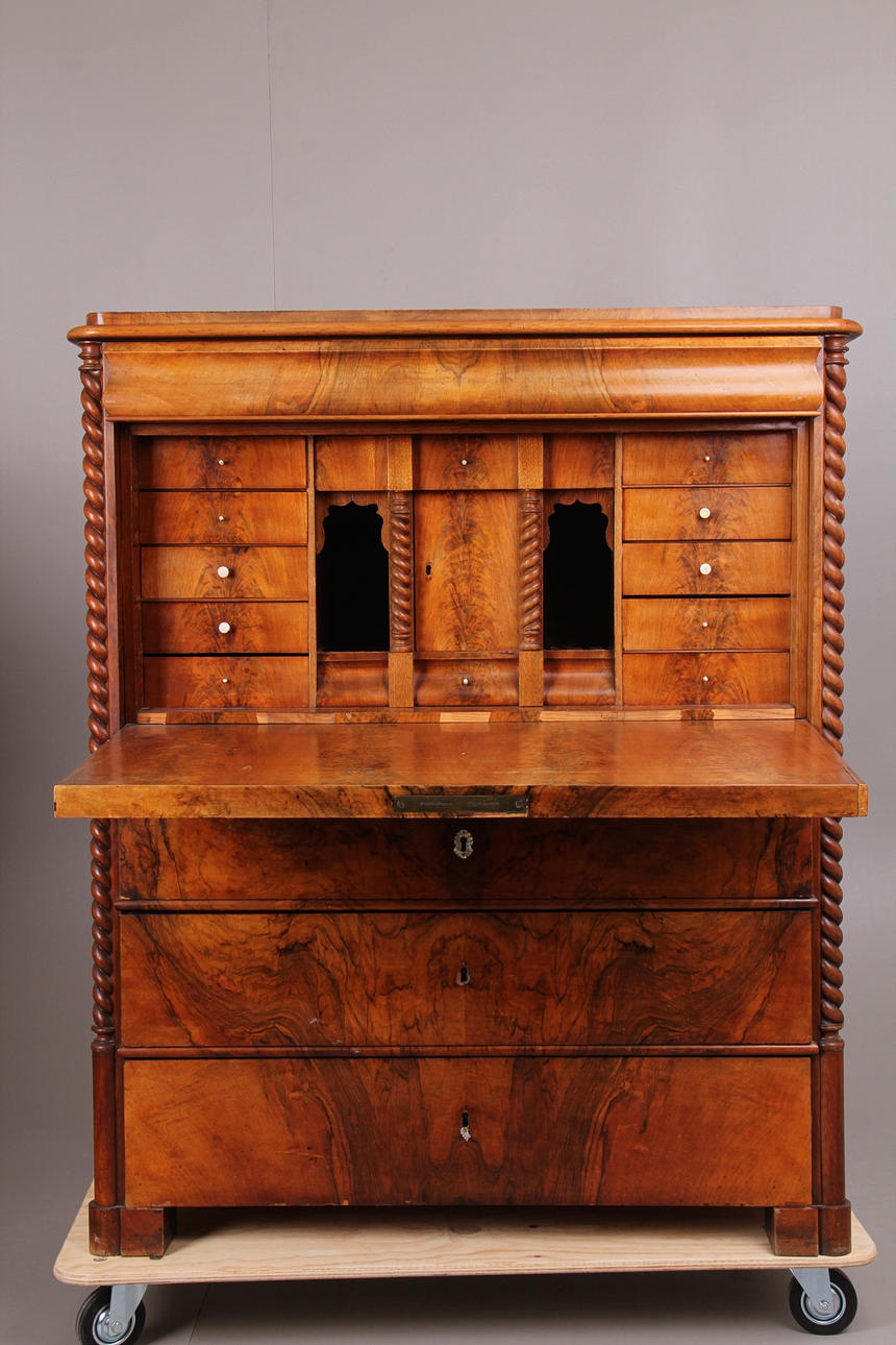 CHIFFONJÈ, 1800-tal.