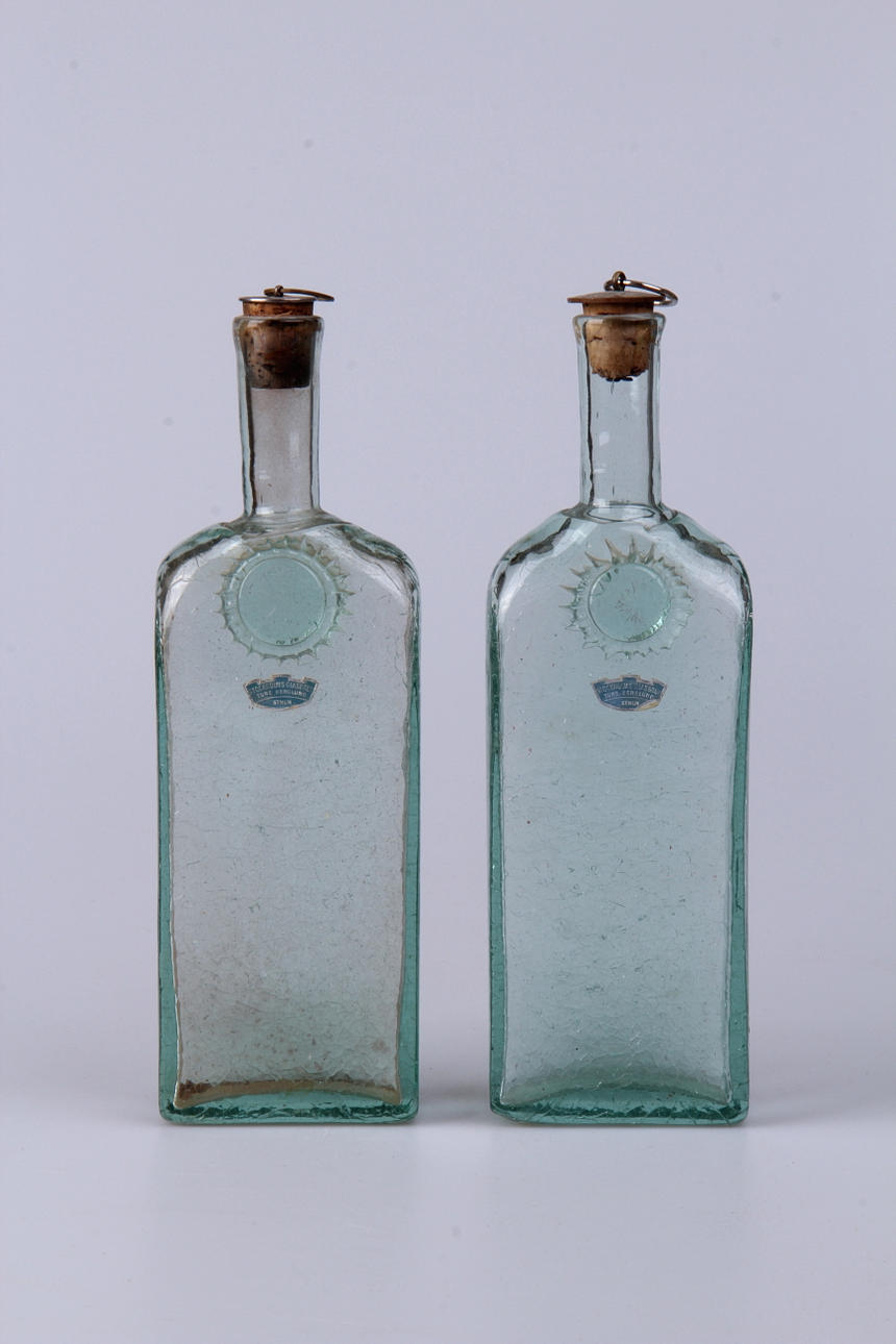 FLASKOR, 2 st, Ture Berglund, Stockholms glasbruk.