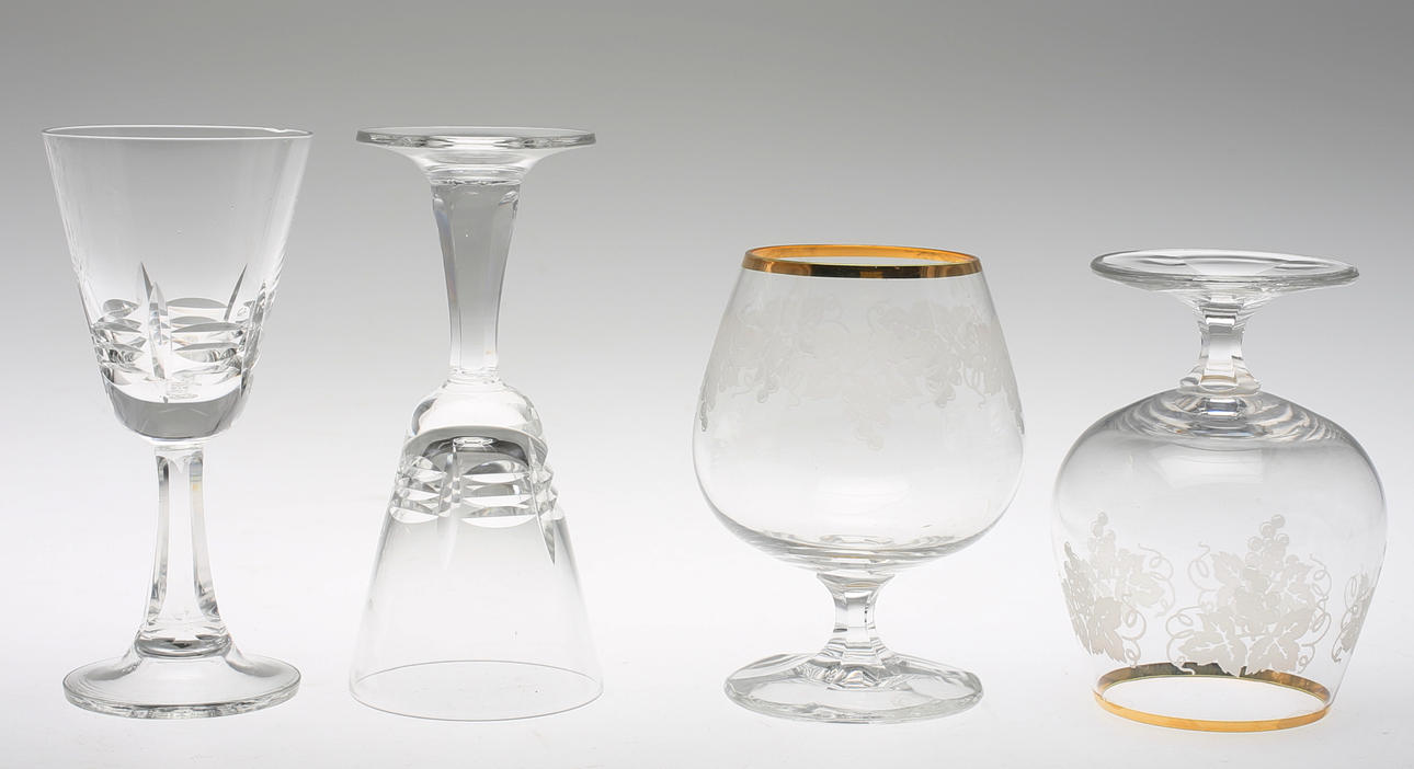 Sæt (16) 6 cognacglas, 12 stærke vinglas.