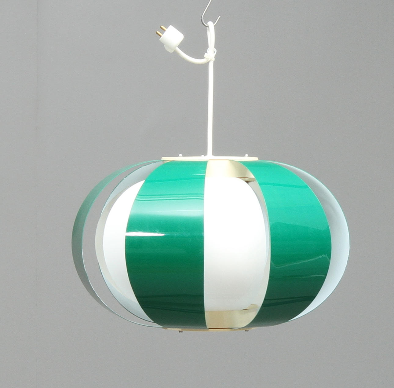 TAKLAMPA, grön och vit plast, 1960/70-tal.