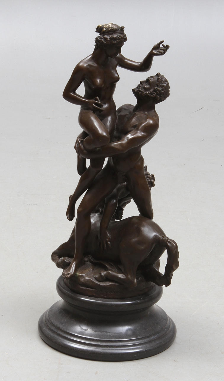 SKULPTUR, figurgrupp, brons på stenstockel, 2000-tal.