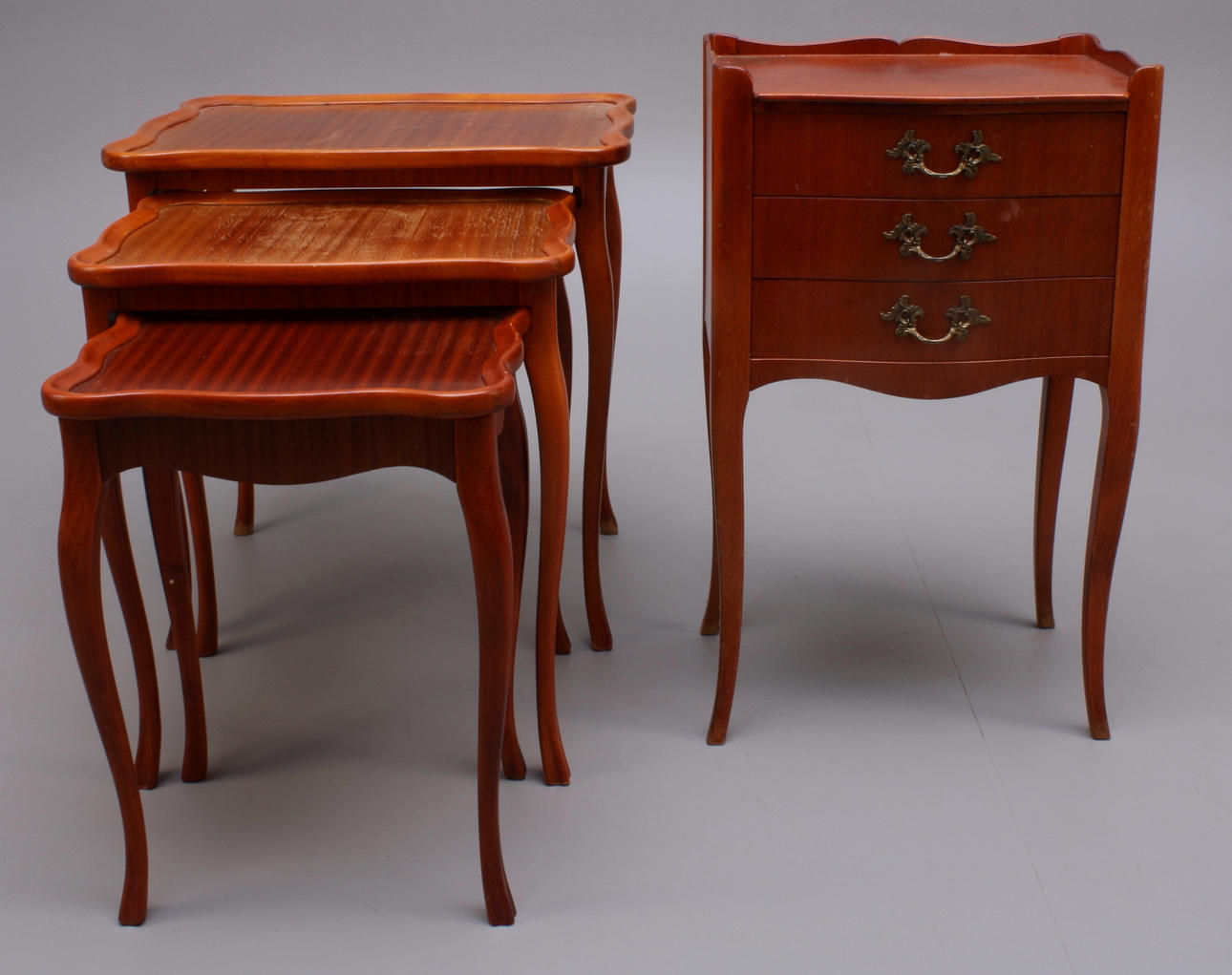 SATSBORD, 3 delar, trä + BYRÅ, trä.