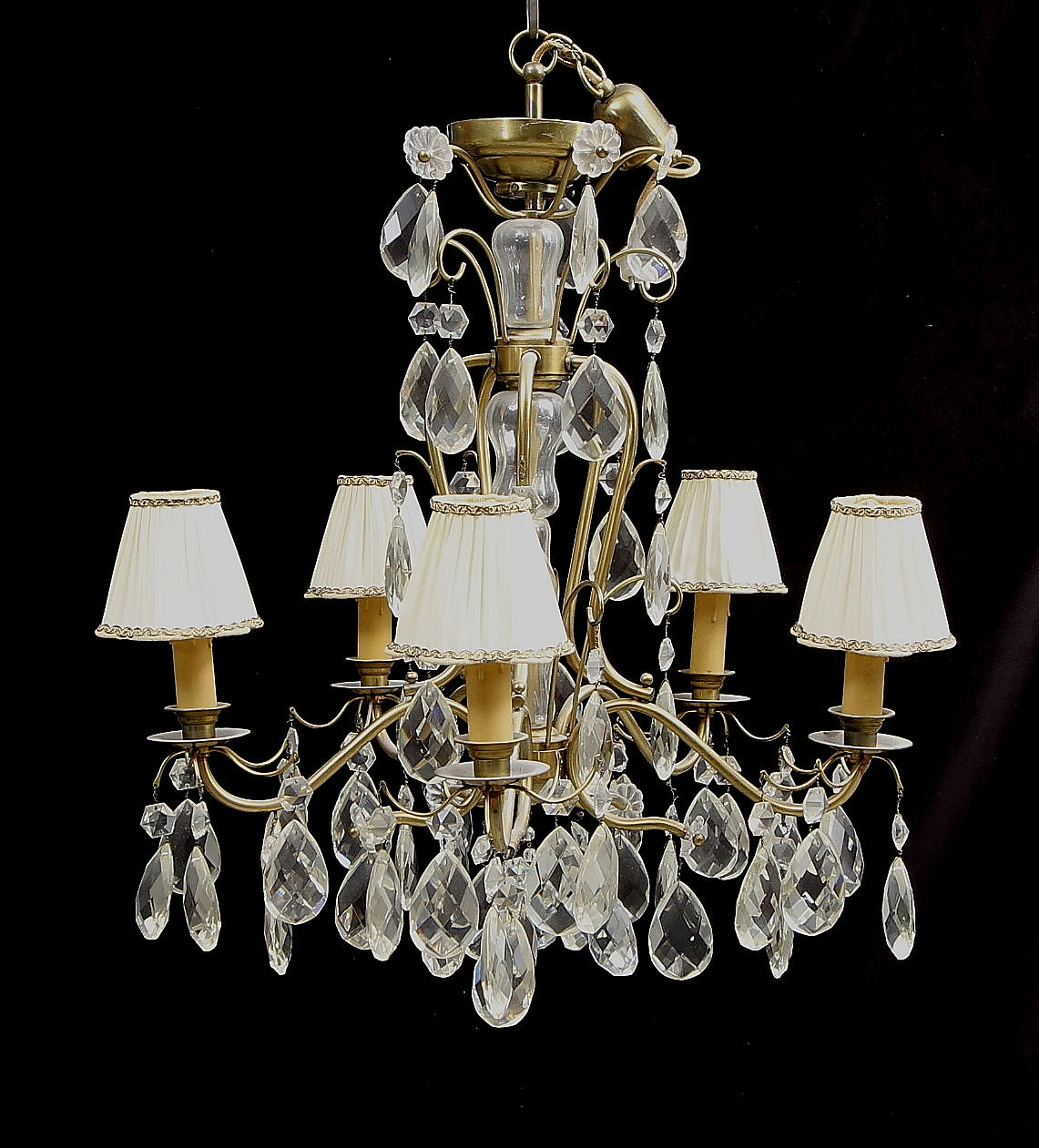 LJUSKRONA med prismor, barockstil, 1900-tal.