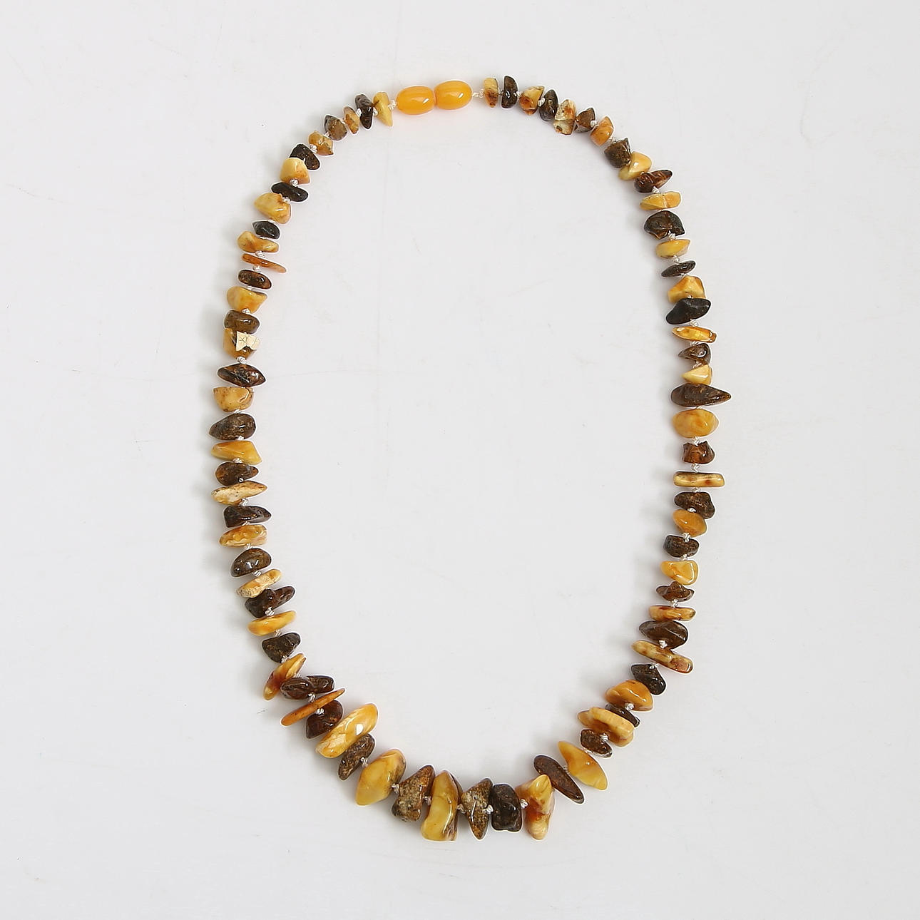 COLLIER, bärnsten. Vikt 22 gram.