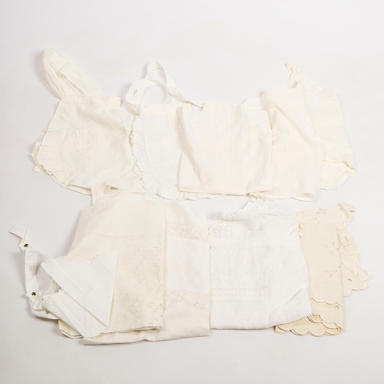 SERVERINGSFÖRKLÄDEN, 10 delar, bomull, 1900-talets första hälft.