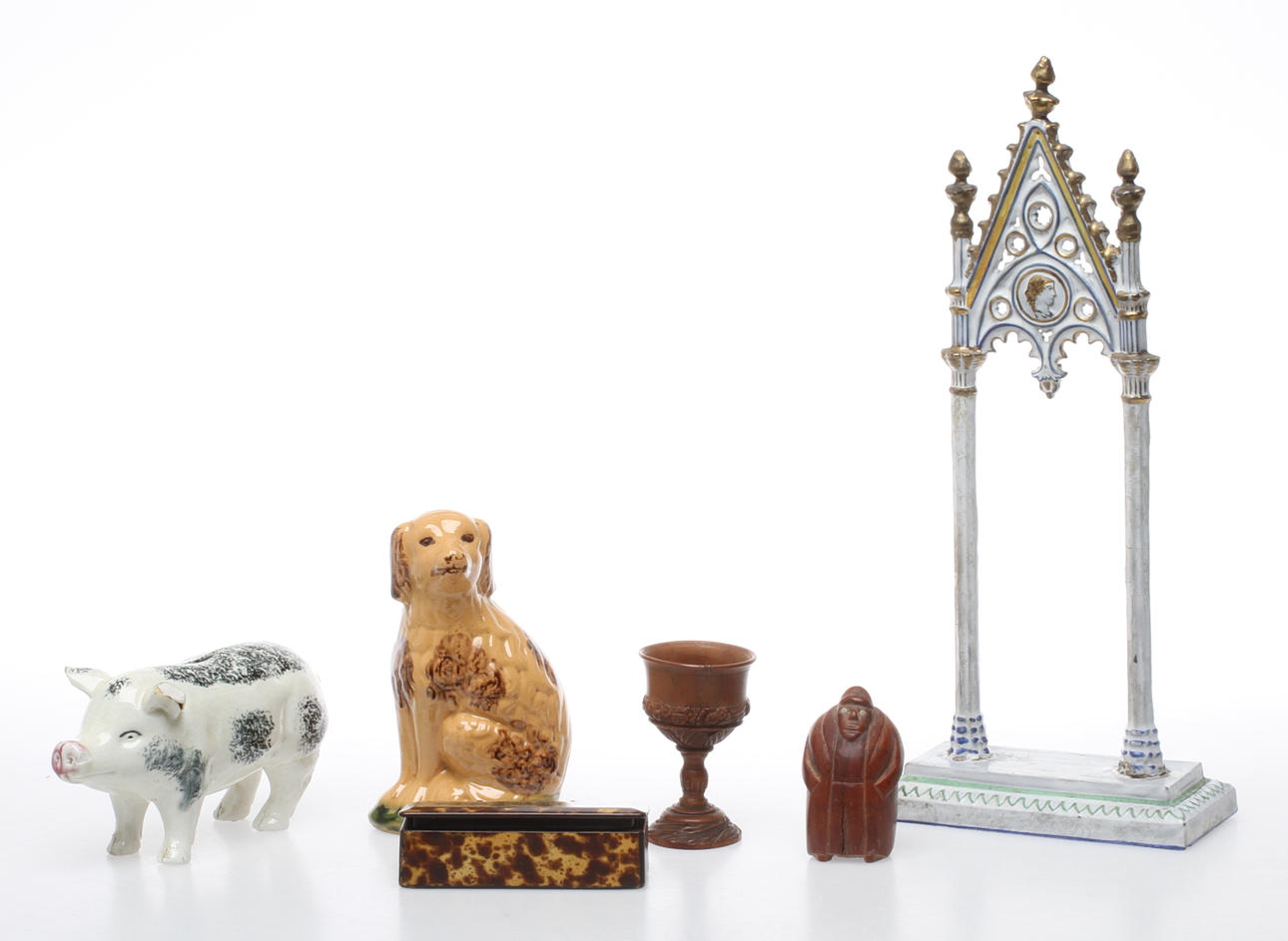 PARTI DIVERSE, 6 delar, dosor, sparbössor, kalk samt klockställ, 1800-tal.