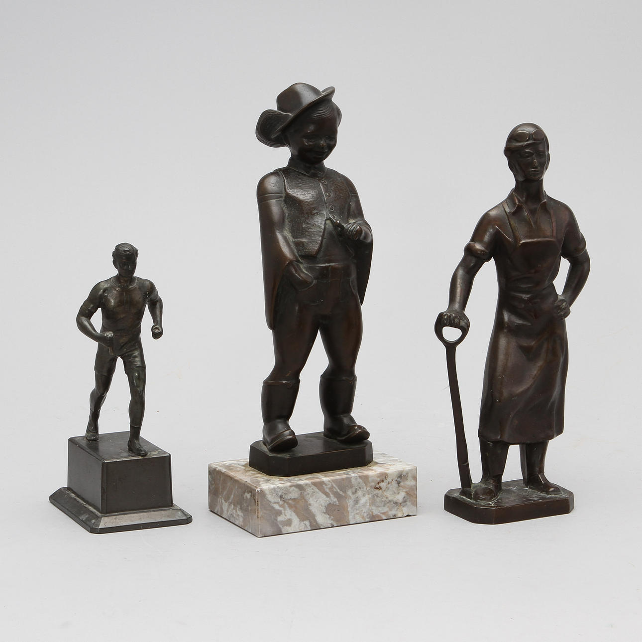 SKULPTURER, 3 st, brons och metall, 1900-tal.