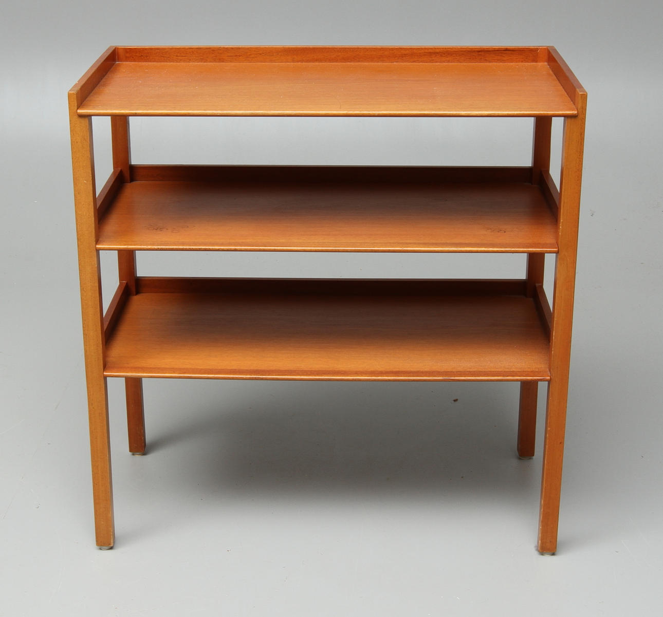 HYLLBORD, modell 2207, Josef Frank, Firma Svenskt Tenn.