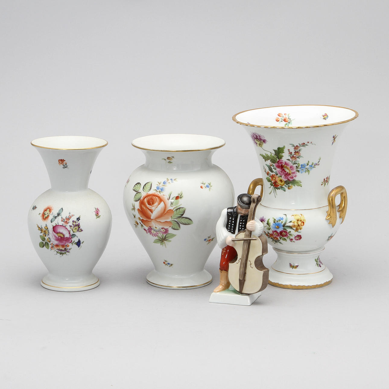 PORSLINSFÖREMÅL, 4 delar, Herend, Ungern.