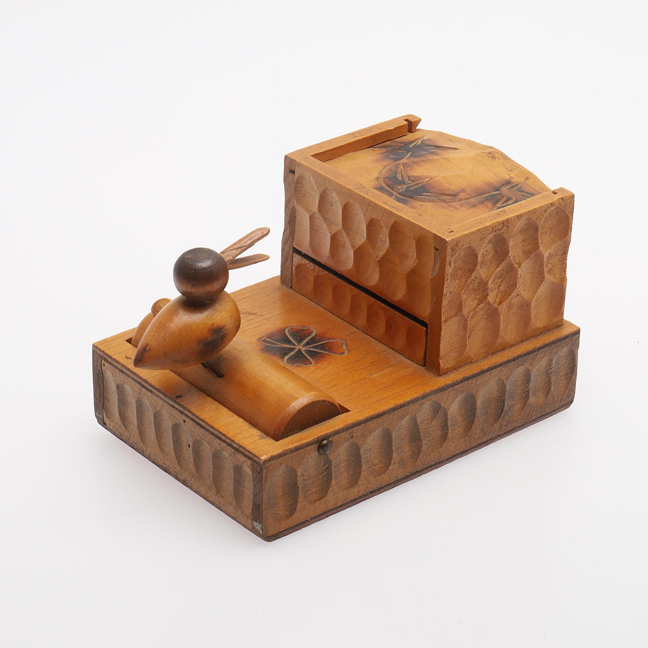 CIGARETTAUTOMAT MED FÅGEL.