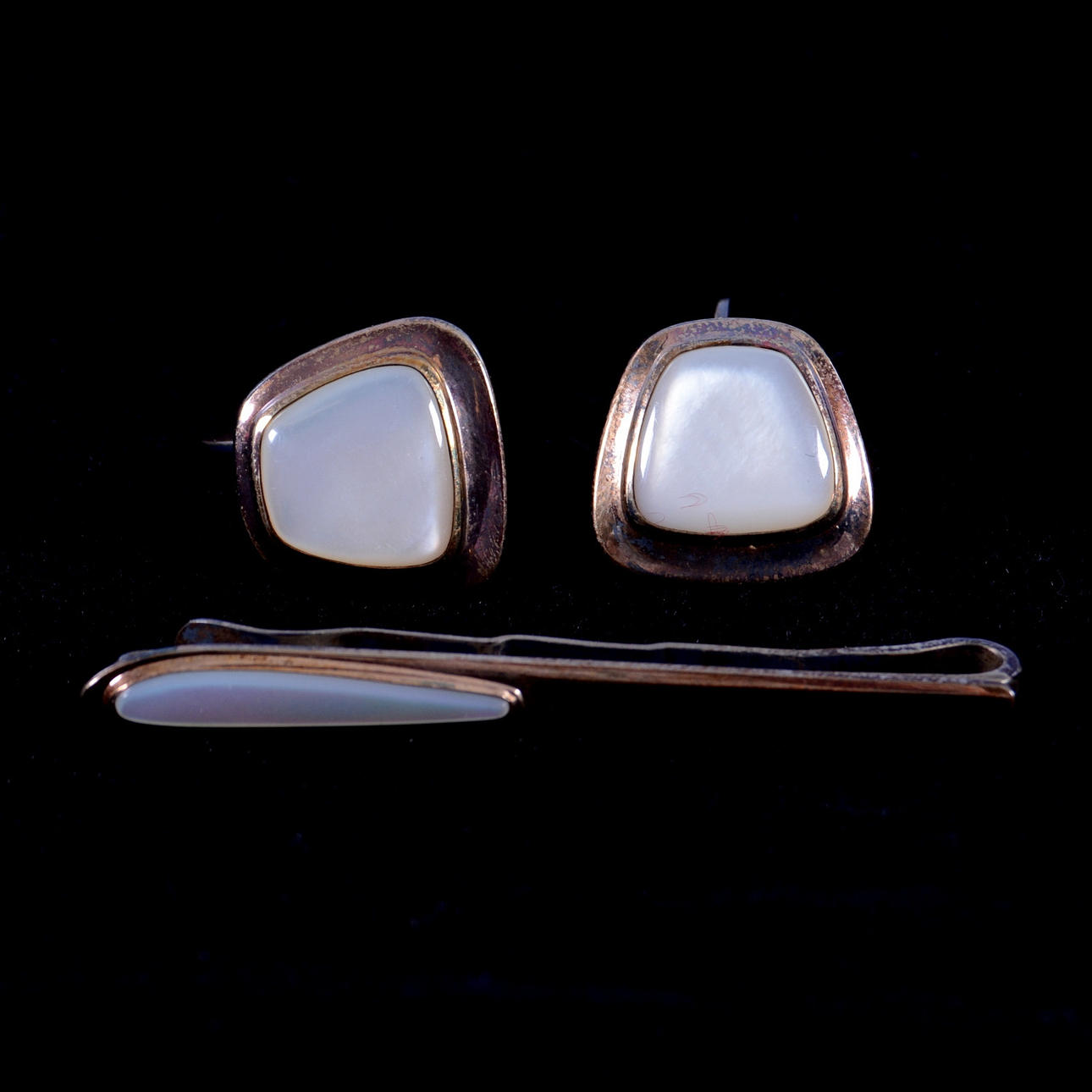 GEMELOS Y PIN DE CORBATA, 3 piezas, plata, 1900.