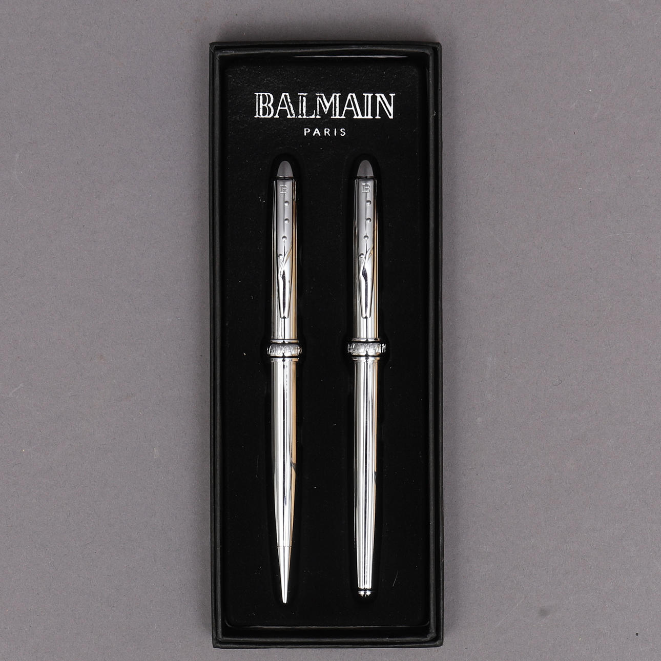 PENS in Originalverpackung, mit PSV-Logo, Balmain, Paris.