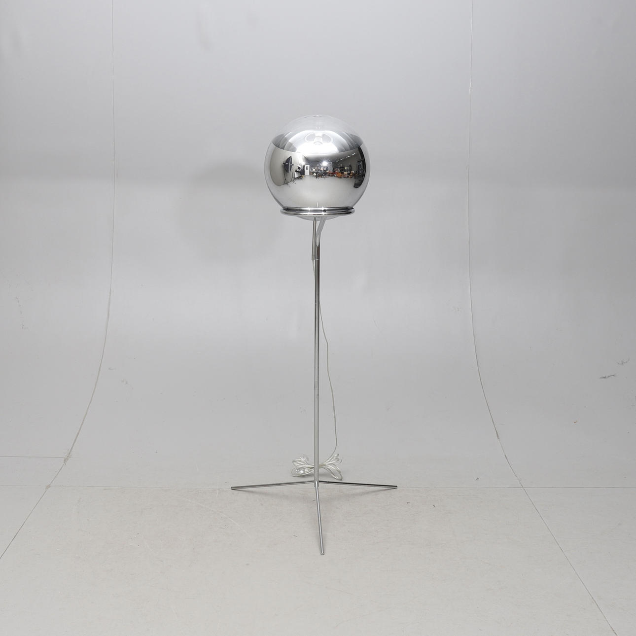TOM DIXON. Stehlampe "Mirror Ball", 2000er Jahre.