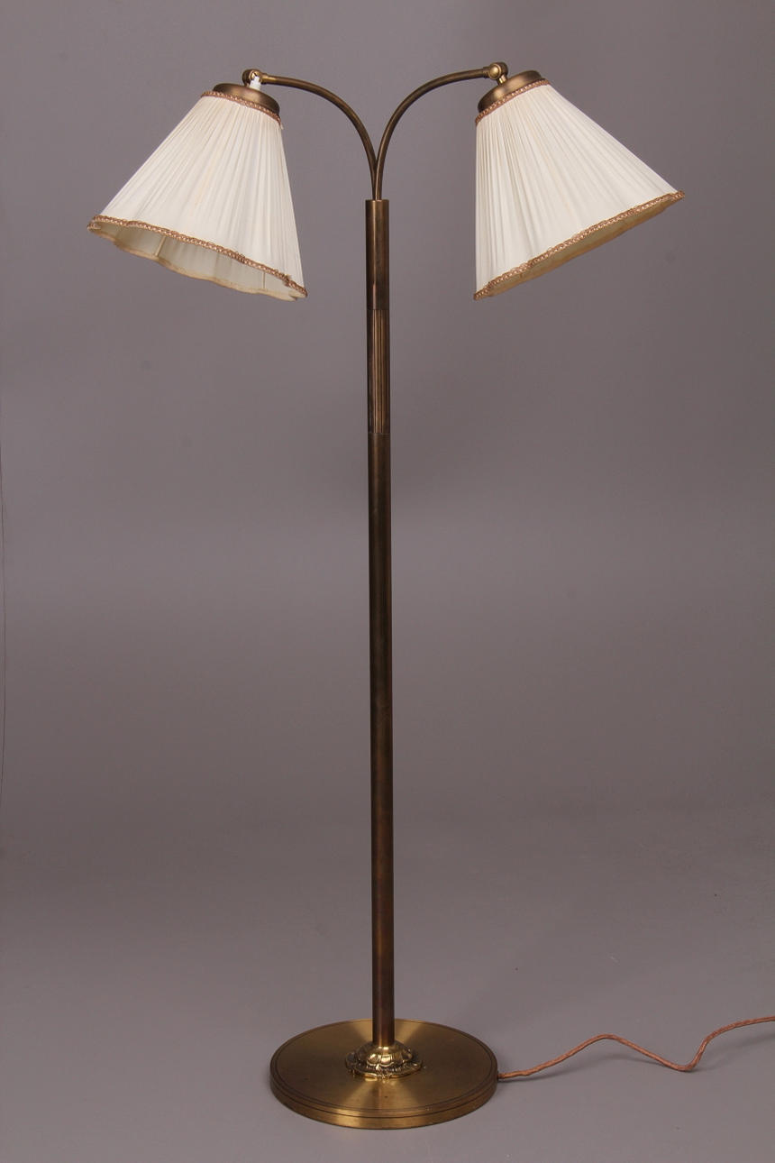 GOLVLAMPA, 2-armad, mässing.