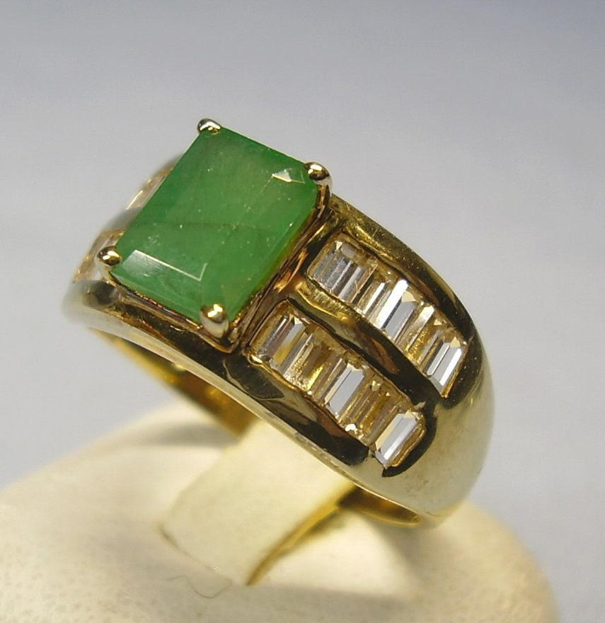 HARRY IVENS SILVERPLÄTERAD SMARAGD RING.