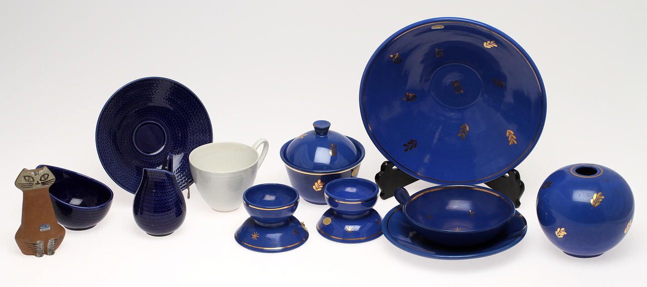 PARTI KERAMIK, bland annat "Blå Eld" Rörstrand och Lisa Larson Gustavsberg.