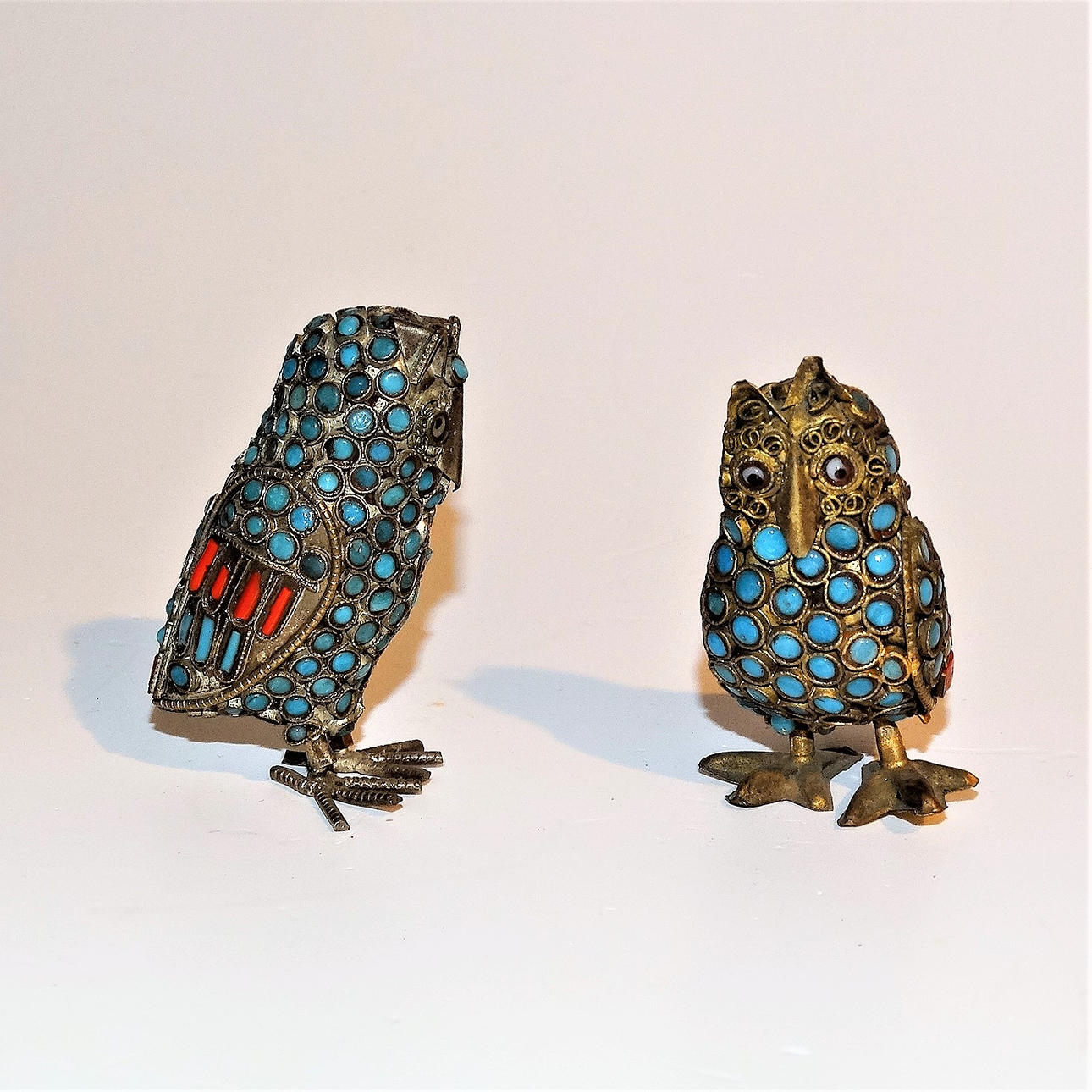 UGGLOR, två miniatyrer, omkring 1930.