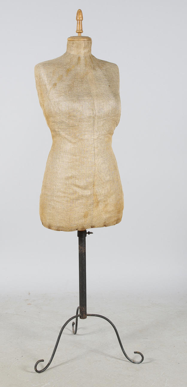 SKYLTDOCKA, smide, trä och linne, sekelskiftet 18/1900.