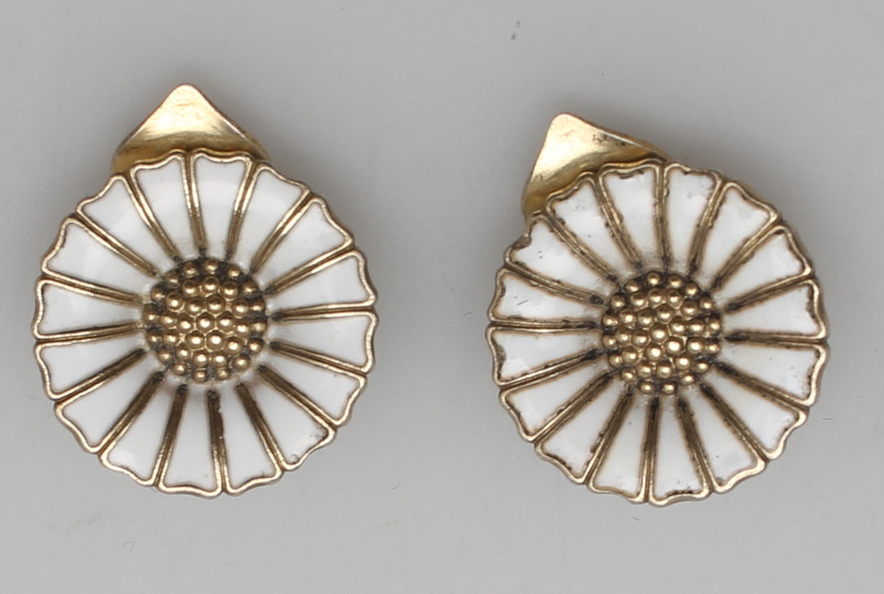 ÖRHÄNGEN, ett par, "Daisy" Georg Jensen, förgyllt silver.