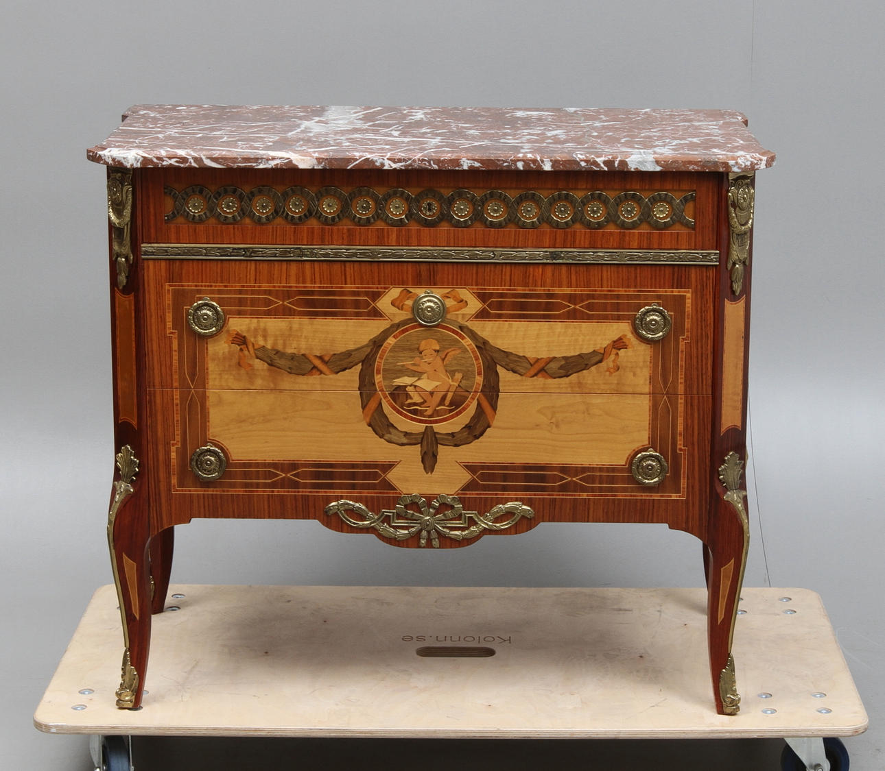 BYRÅ, med stenskiva, gustaviansk stil, 1900-tal.