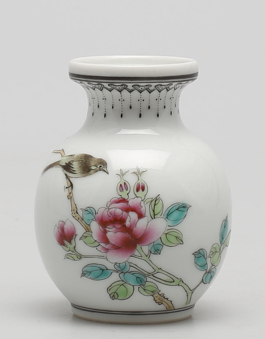 VAS, porslin, Kina, 1900-tal.