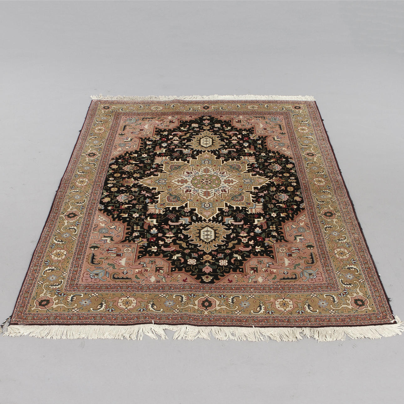 ORIENTALISK MATTA, Täbriz, 207 x 155 cm.