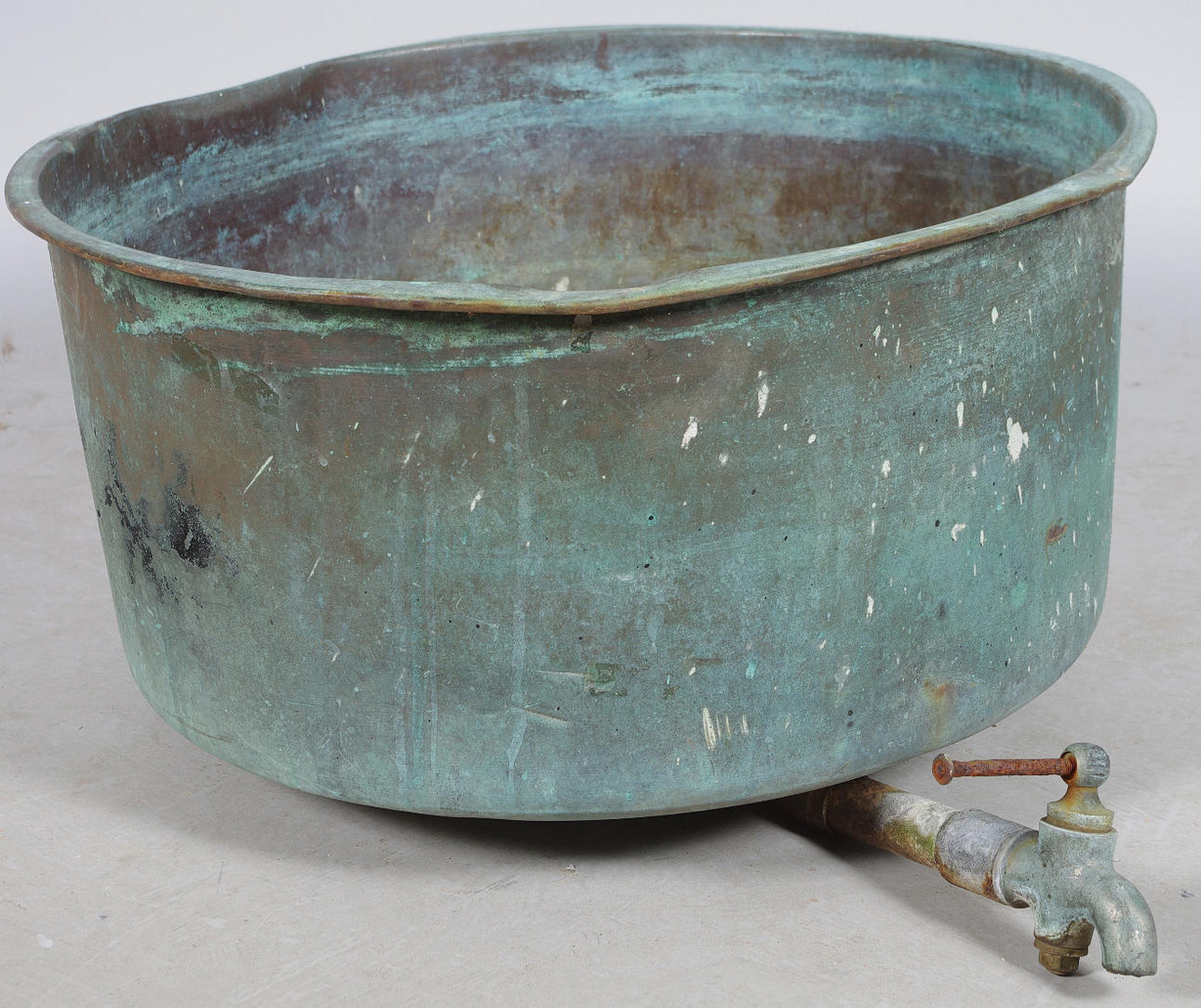 KOPPARGRYTA MED TAPPKRAN, tidigt 1900-tal.