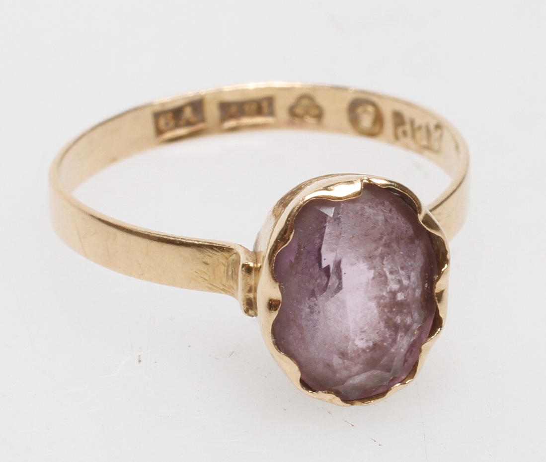 RING, 18k guld, vikt ca 1,6 gr.