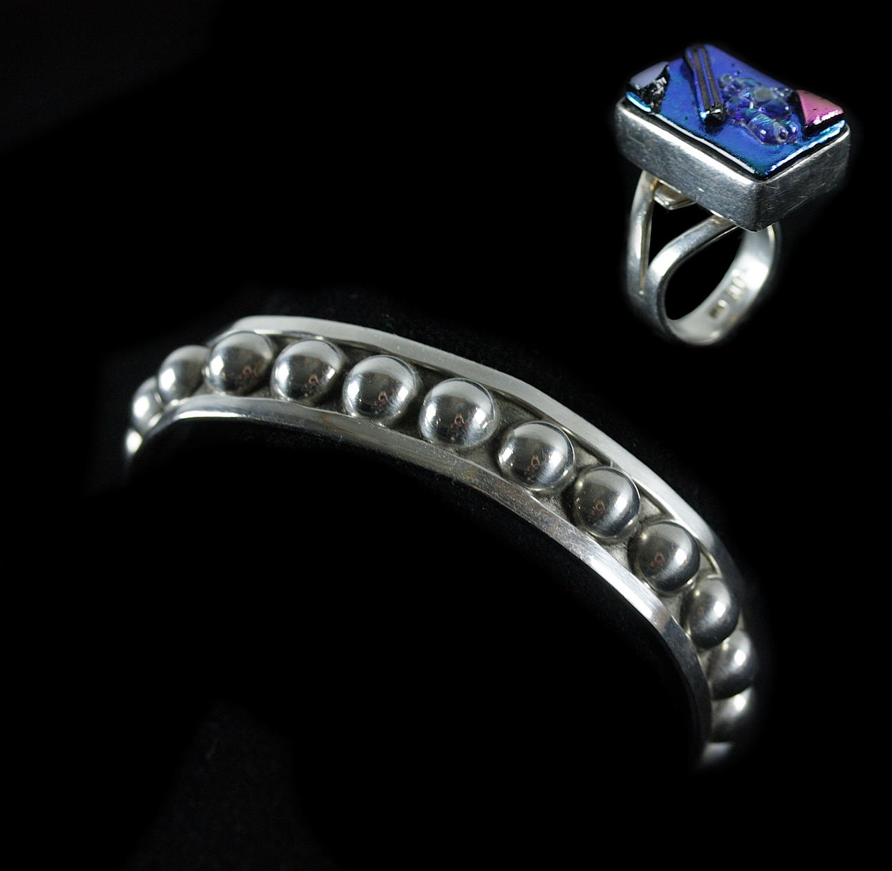 ANNA MARIA ÖBERG. ring och armring, silver, glasfusing.