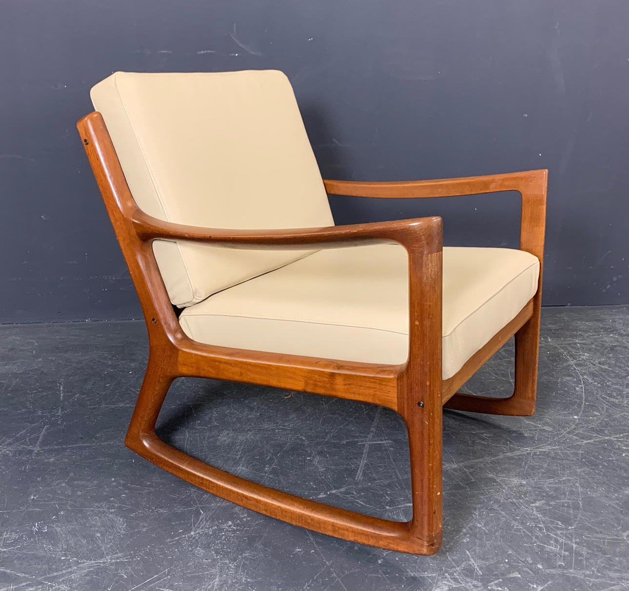 OLE WANSCHER. GUNGSTOL.