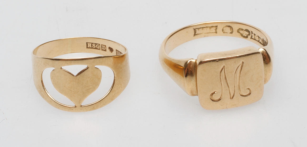 RINGAR, 2 st, 18k guld, vikt ca 8,5 gr.