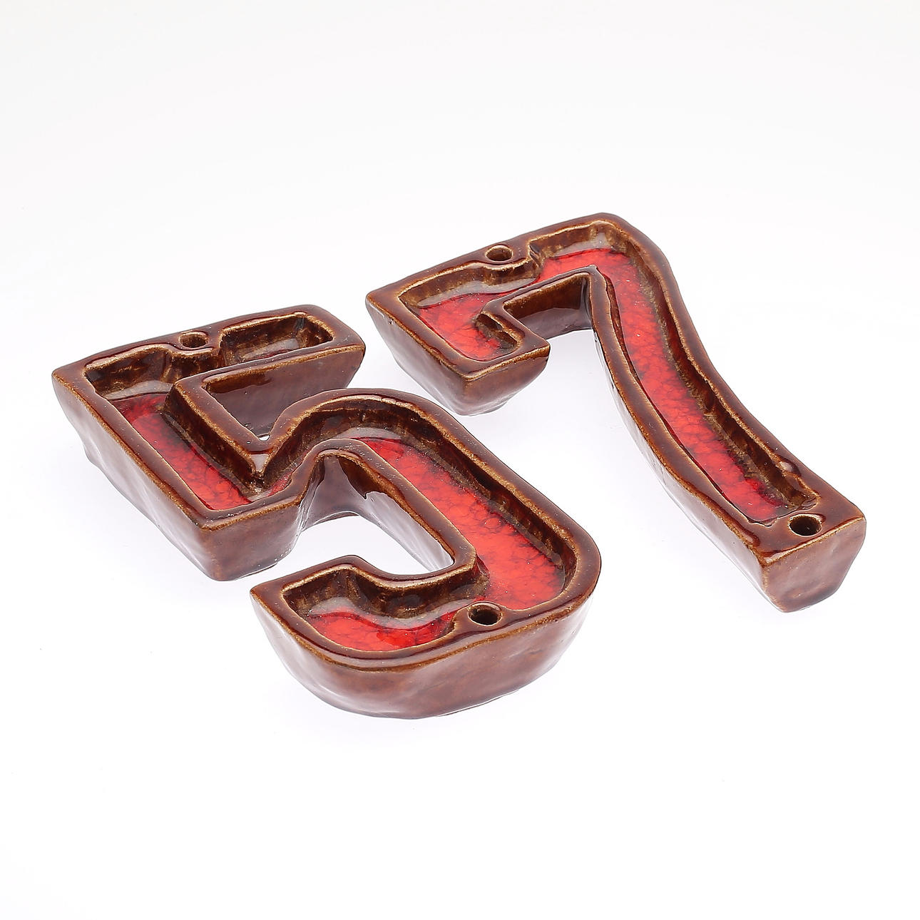 HUSNUMMER, 5 och 7, keramik, Selsbo.