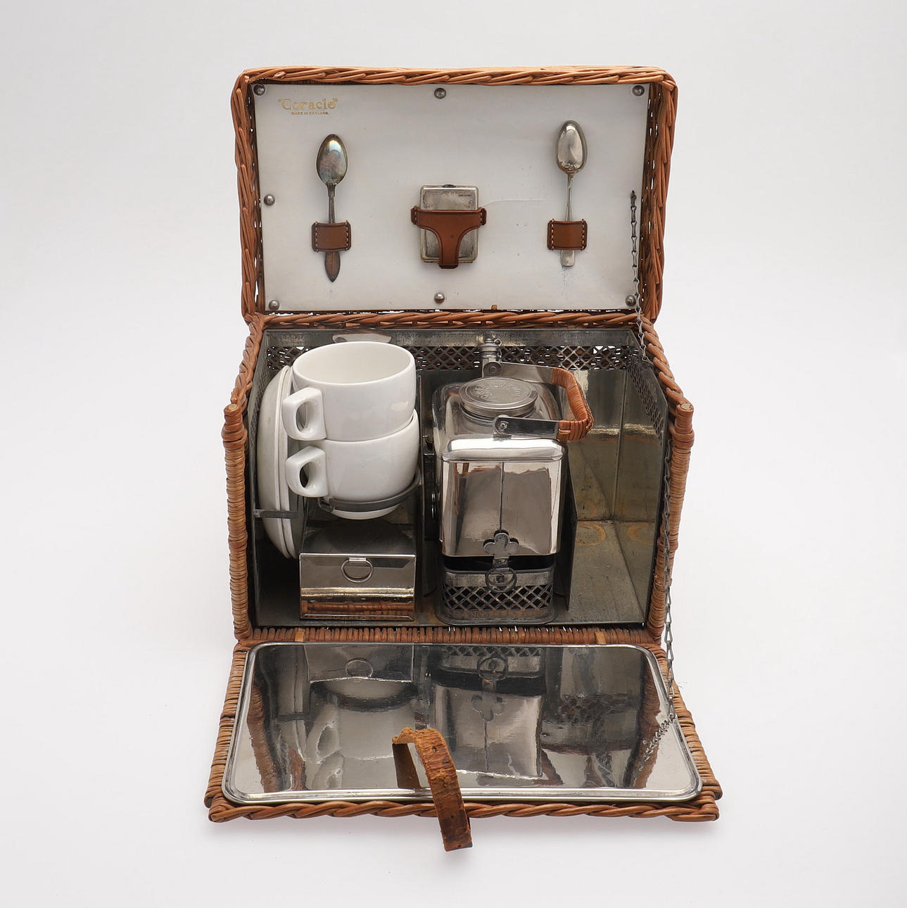 PICNIC SET, "Coracle", England, 1920s/30s.