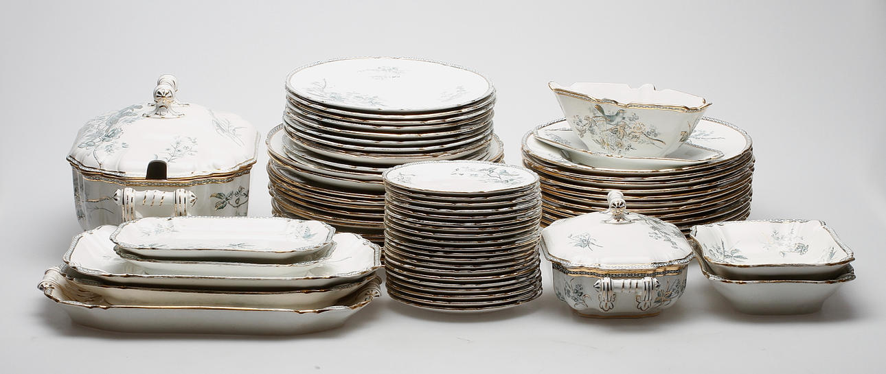 SERVISDELAR, ca 65 delar, flintgods, "Wexiö", Gustafsberg, 1900-talets början.