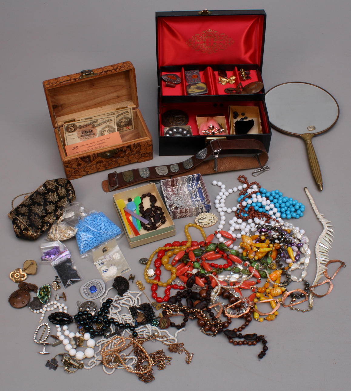 BIJOUTERIER + HANDSPEGEL + SEDLAR.