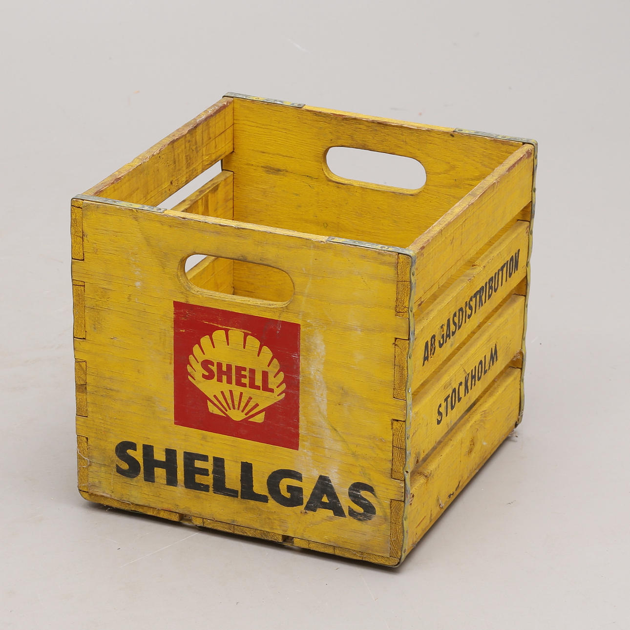 WOODEN BACK, Shell, mid 20th century.