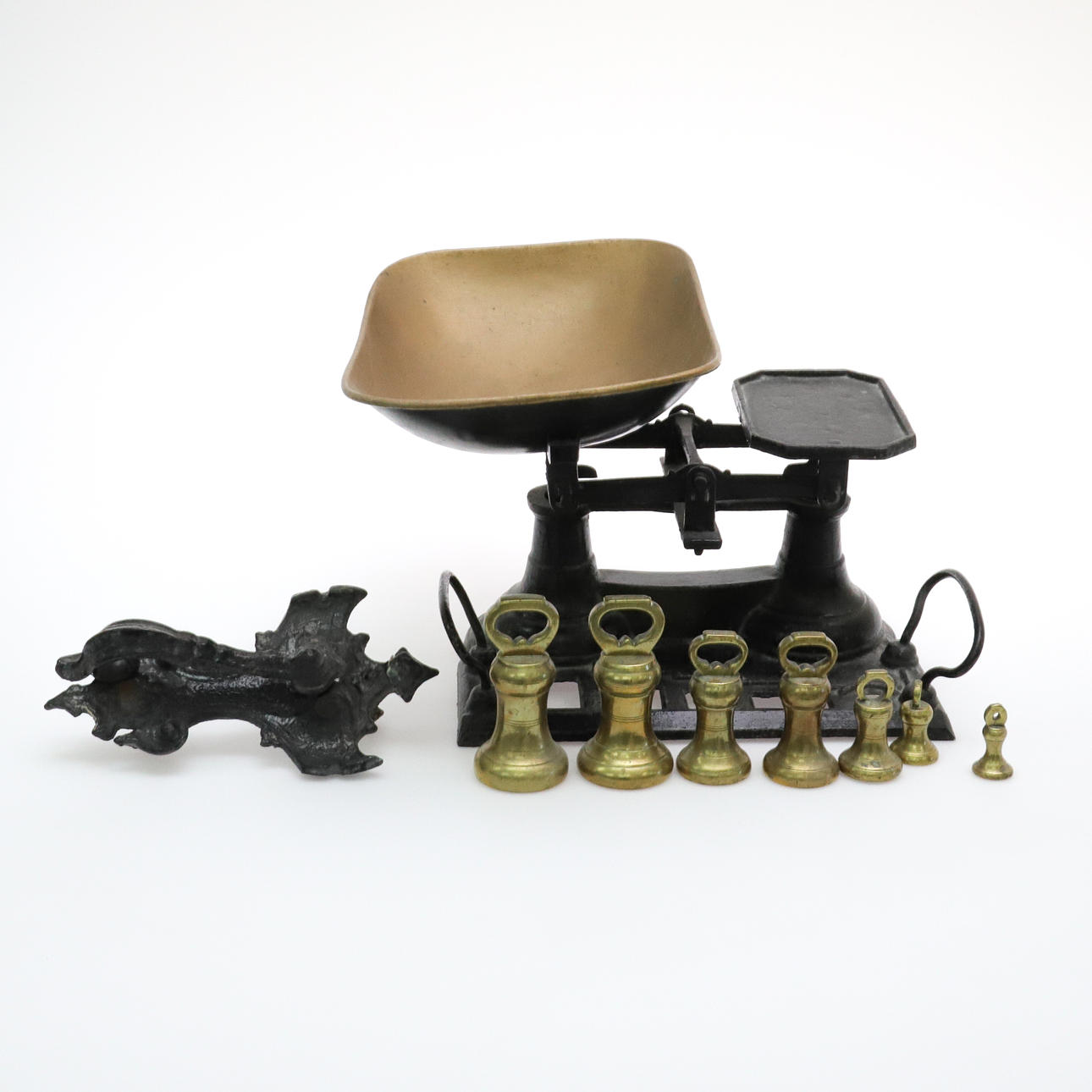 ET SÆT MED Seks MESSING KLOKKE FORM VÆGT.