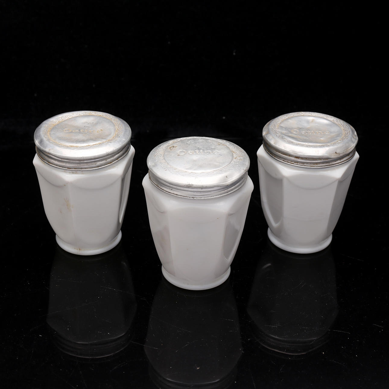 PORCELAIN JARS with cover, 3 pcs, Oatine.