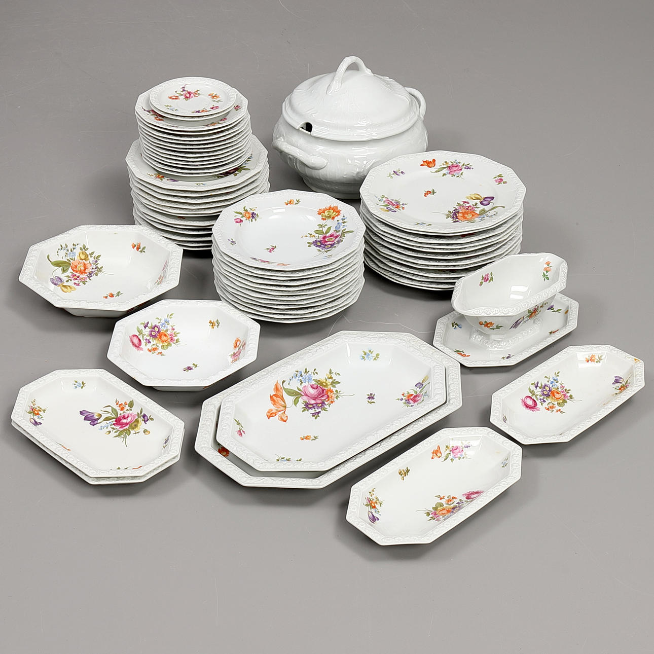 ROSENTHAL. Dinner set, 57+1 dlr.