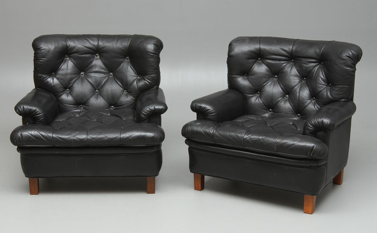 FÅTÖLJER, 1 par, svart skinn, Norell.