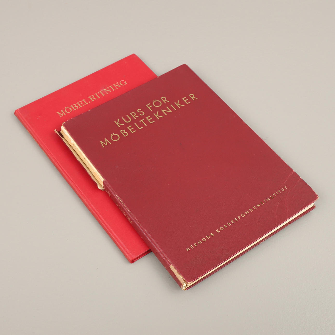 BØGER 2 stk. Hermods om møbelfremstilling.