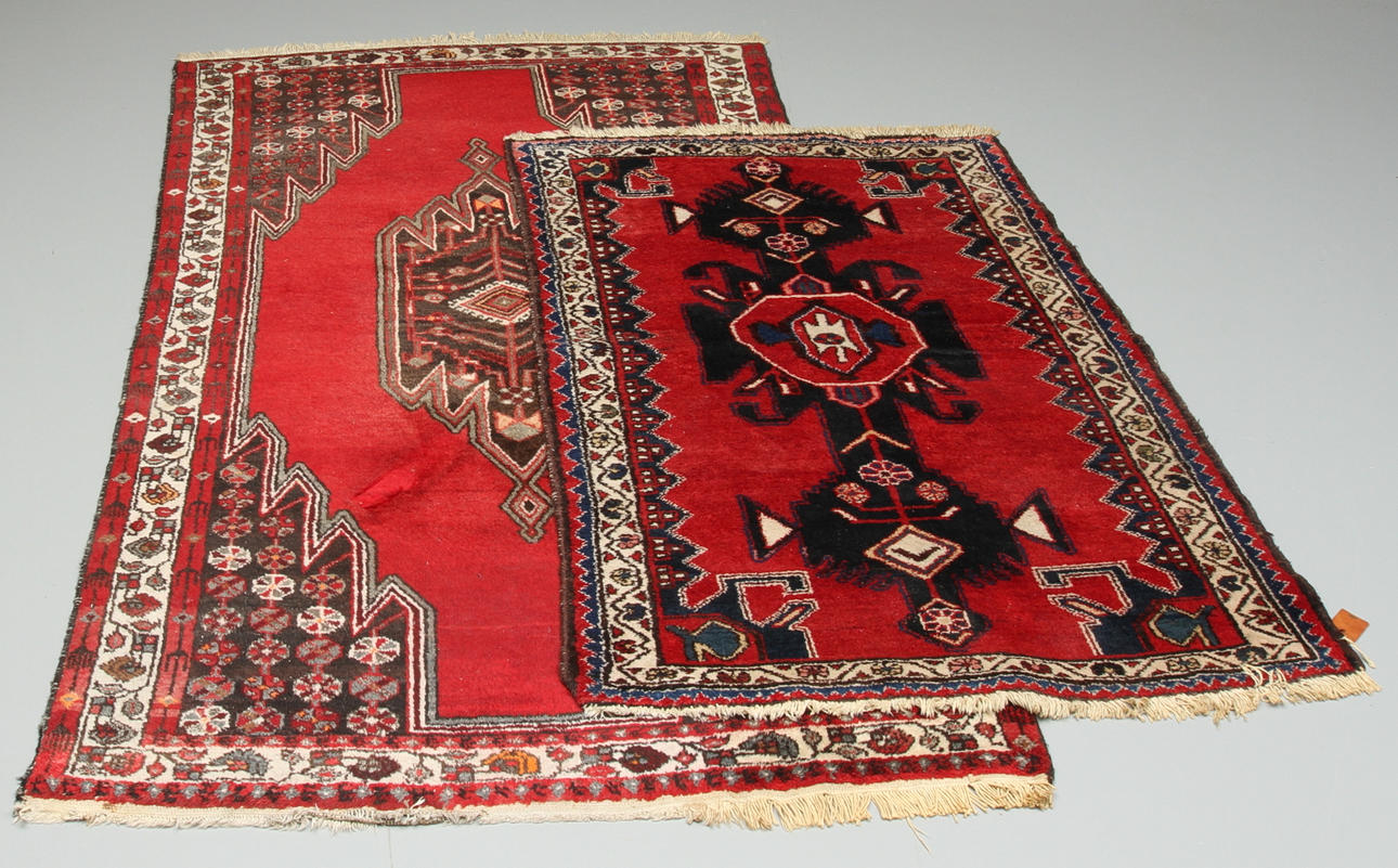 MATTOR, 2 st, orientaliska, ca 213 x 134 resp. 150 x 110 cm.