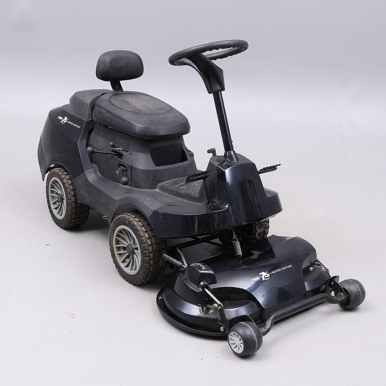 RIDING LAWN MOWER, Stiga A701, 2009.