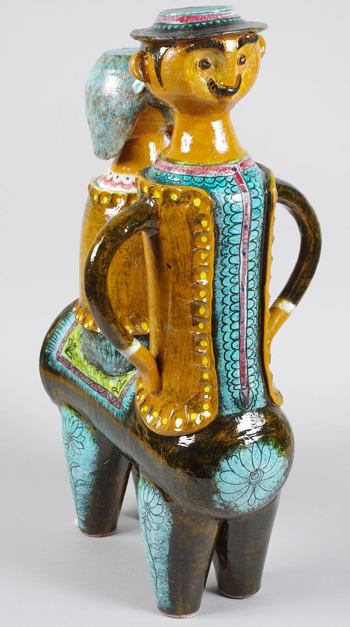 KERAMIKSKULPTUR, kvinna med barn på kentaur.