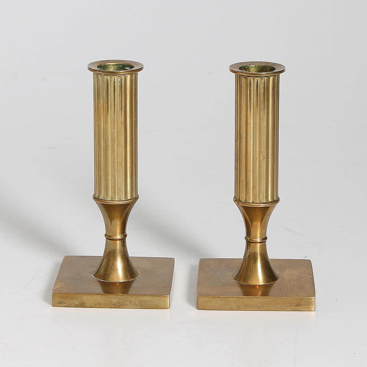 LJUSSTAKAR, 1 par, Gustaviansk stil, metallslöjden Gusum.