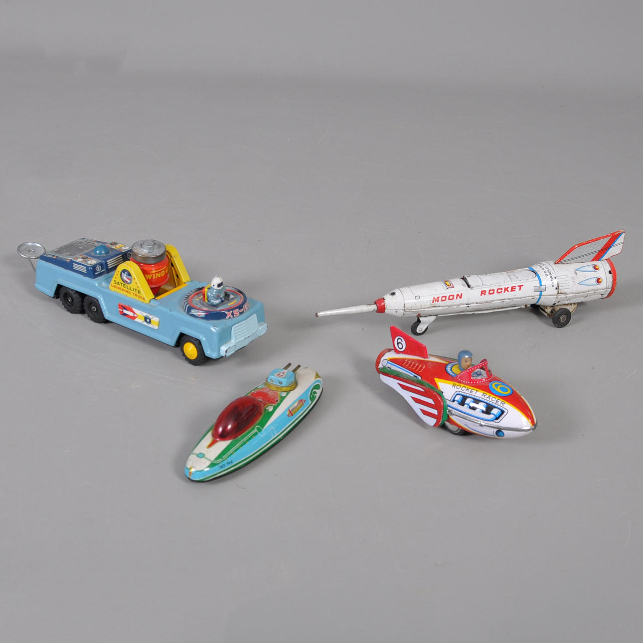 RYMDLEKSAKER, parti, 4 st.