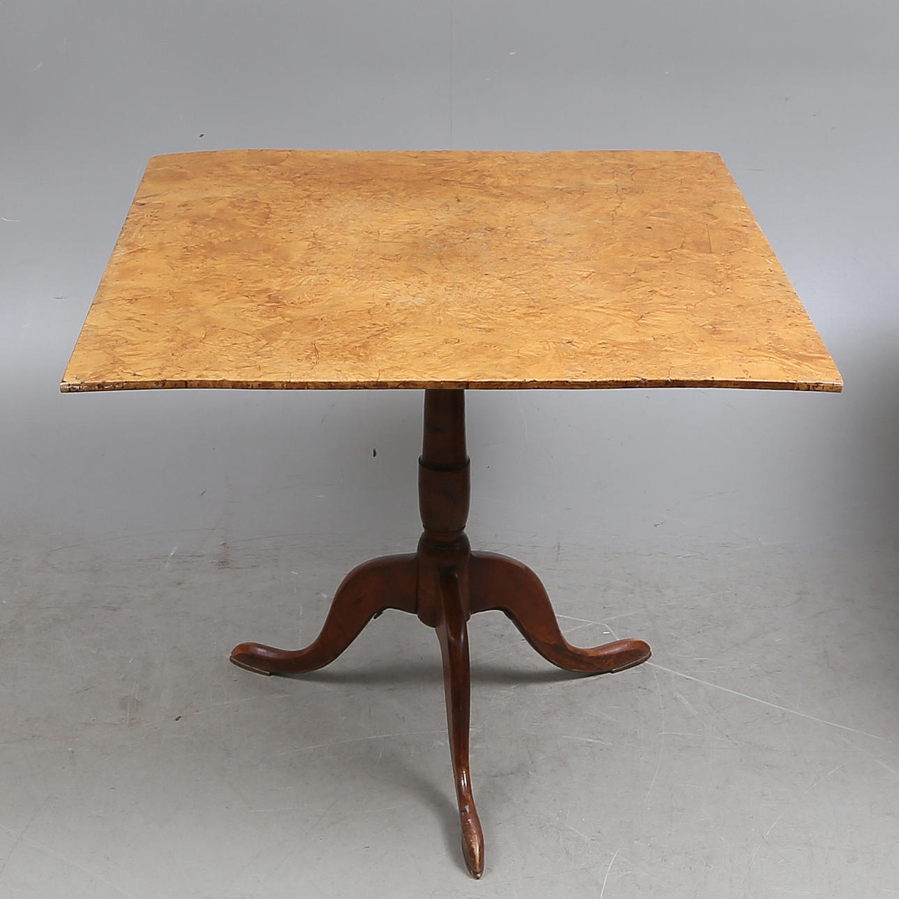 TILT TABLE, root veneer, 19th century.