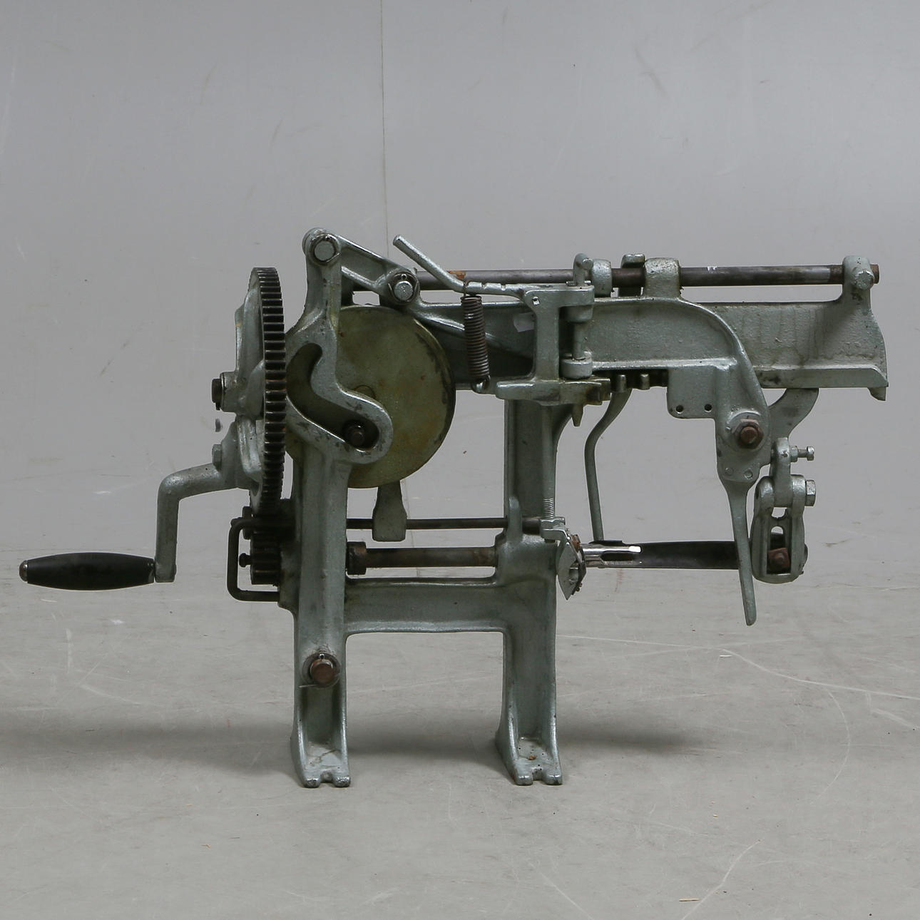 ÄPPLESKALARE, metall, 1900-tal.