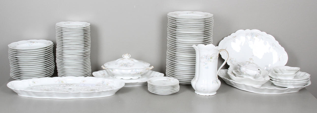 MATSERVIS, 102 delar, porslin, A. Lanternier, Limoges, Frankrike.