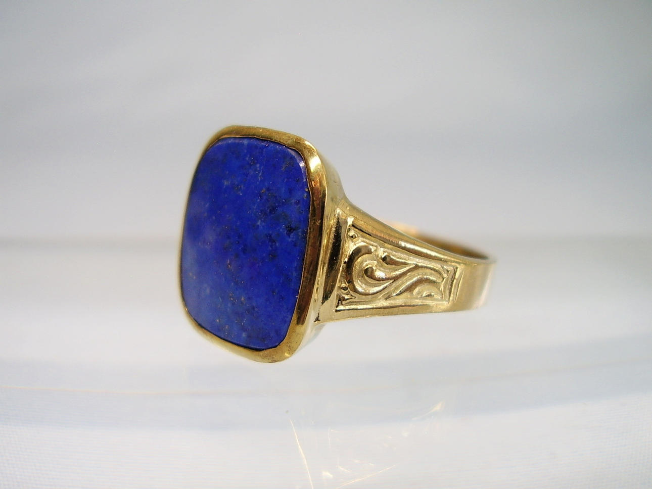 LAPISLAZULI RING GELBGOLD 8 KARAT ANTIK.